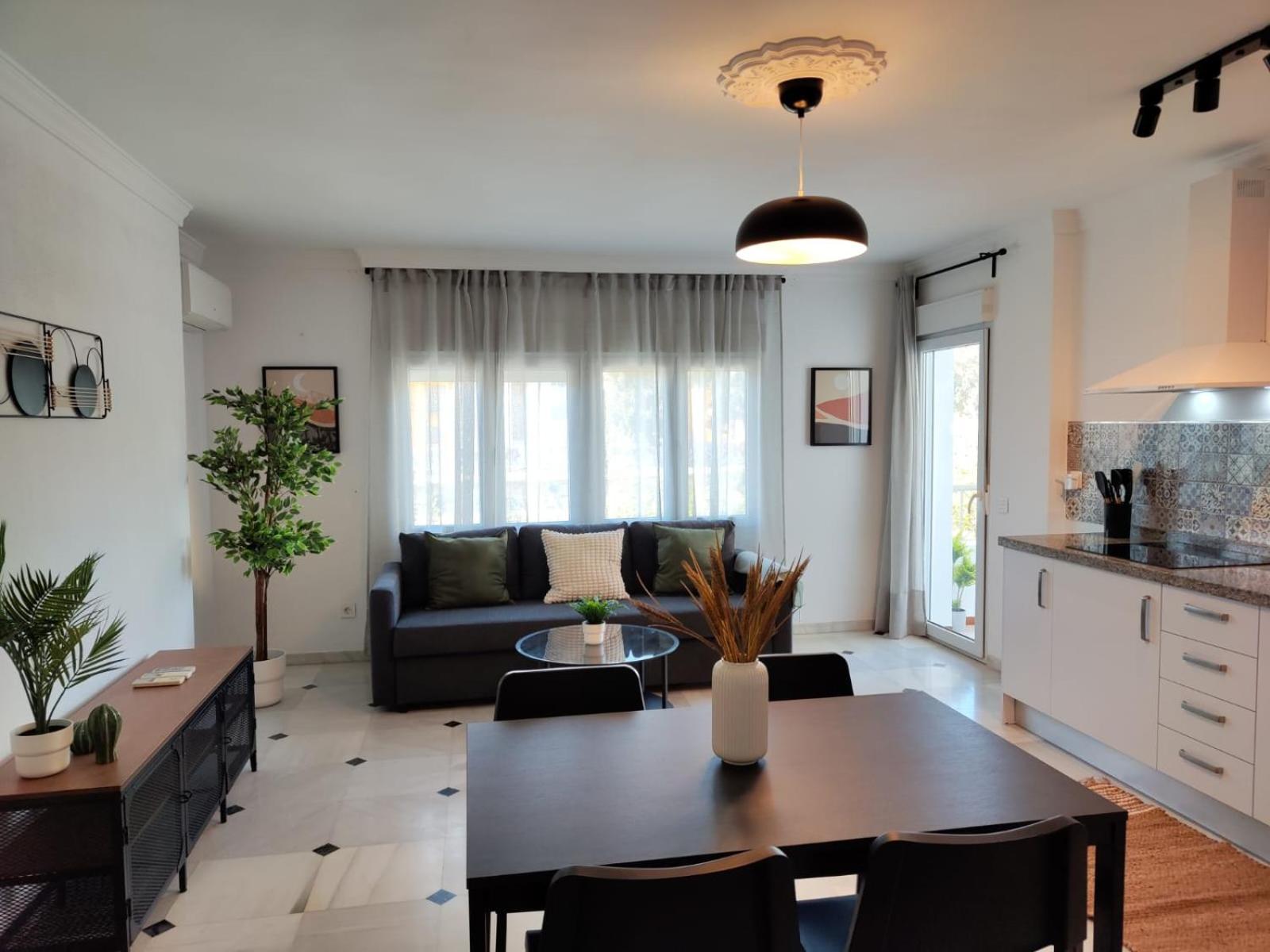 Wintowinrentals Your Home Steps From The Center Málaga Exteriör bild
